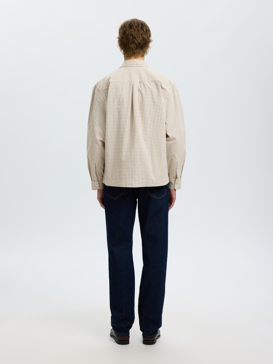 model_shot-back